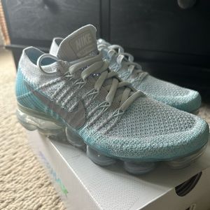 Women’s Nike Air Vapormax flyknit size 7